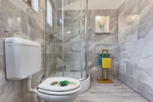 Koupelna v ubytování Lantana Apartment + 25 fotografií