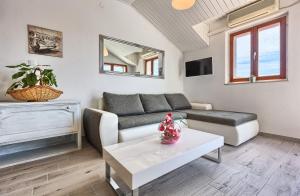 TV a/nebo společenská místnost v ubytování Lantana Apartment