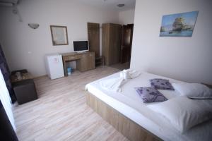 Postel nebo postele na pokoji v ubytování SANTORINI CAMERE DE INCHIRIAT mamaia nord