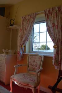 A seating area at Findus House, Farmhouse Bed & Breakfast