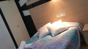 Postel nebo postele na pokoji v ubytování Hostal Lima