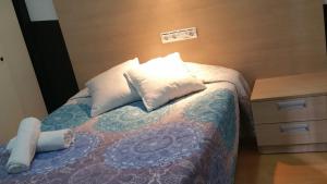 Postel nebo postele na pokoji v ubytování Hostal Lima