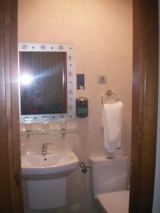 A bathroom at Hostal La Nava