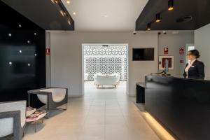 Телевизор и/или развлекательный центр в Costa del Sol Torremolinos Hotel