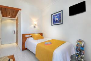 A bed or beds in a room at Aparthotel Vibra Bay