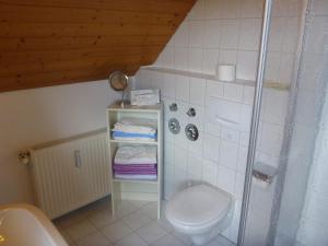 Bathroom sa Gästehaus Hundelbach
