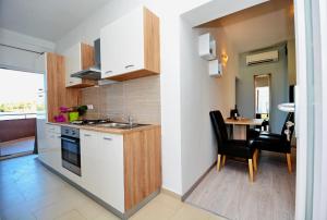 Kuchyň nebo kuchyňský kout v ubytování Apartments Clara