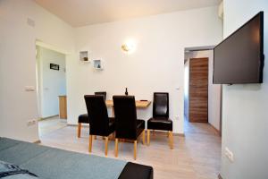 TV a/nebo společenská místnost v ubytování Apartments Clara