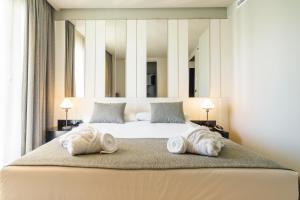 Giường trong phòng chung tại Costa del Sol Torremolinos Hotel