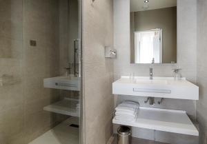 Ванна кімната в Hôtel La Villa Tosca