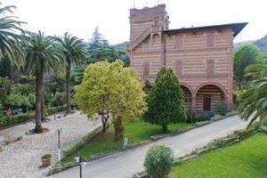 A garden outside Park Hotel Napoleone