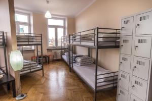 Palanda nebo palandy na pokoji v ubytování Bubble Hostel