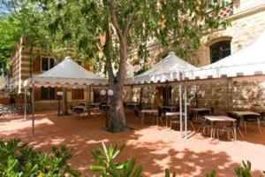 A restaurant or other place to eat at Park Hotel Napoleone
