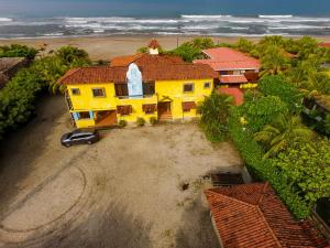 Φωτογραφία από το άλμπουμ του Solyar Luxury Spanish Beachfront Home σε Pochomil