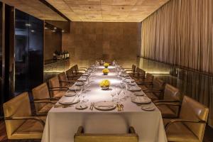 Um restaurante ou outro lugar para comer em Hotel Fasano Sao Paulo