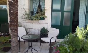 Vonkajšia záhrada v ubytovaní Apartments Nina Riva