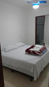 a bed with a blanket on it in a room at Vale dos Baroes in Paraíba do Sul