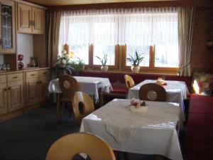 Ein Restaurant oder anderes Speiselokal in der Unterkunft Haus Marienheim 