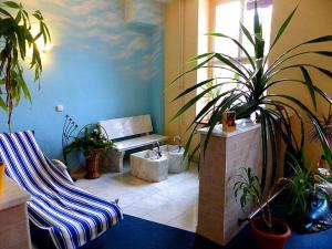 
Ein Sitzbereich in der Unterkunft Pension Torgau - Zimmer 5
