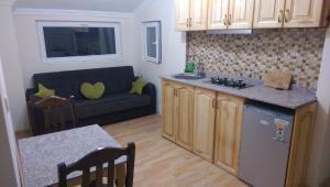 Ett kök eller pentry på Apartments Komakhidze 68