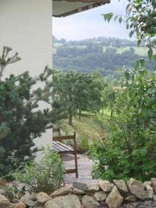 a wooden bench sitting outside of a building at Ferienwohnung-Mund in Pillnitz