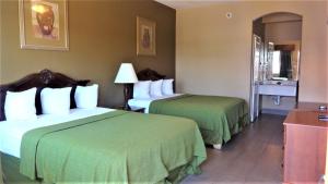 מיטה או מיטות בחדר ב-La Copa Inn