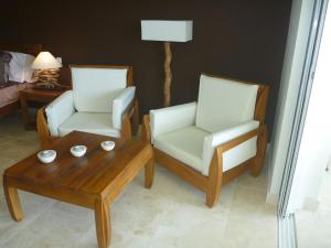 Ein Sitzbereich in der Unterkunft European Luxur Tortola 5318