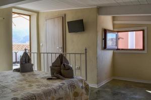 a bedroom with a bed and a television on the wall at B&B Vistamar in San Nicola Arcella