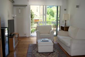 A seating area at Riva Celeste
