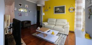 A seating area at Oliveira's Apartments - Madeira Island