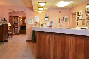 a lobby of a waiting room with a counter at OurGuest Inn & Suites Downtown Port Clinton in Port Clinton