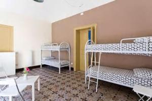 Postel nebo postele na pokoji v ubytování Sunshine Hostel Palermo
