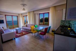 a kitchen and living room with a table and chairs at Yasar Apart in Sinop
