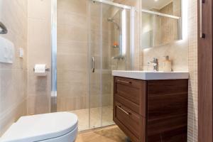 Et badeværelse på Beach House Villa - Ap. 2 + 32 billeder