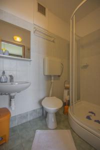 Koupelna v ubytování Guest House Djurdjica