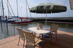a table and chairs with a cat sitting on top of a boat at Hiddensee in Wiek auf Rügen