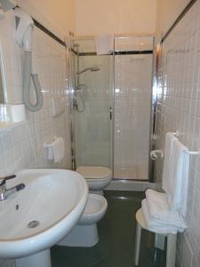 A bathroom at Hotel Silvestrino