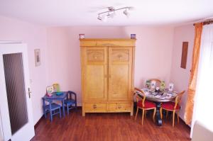 a dining room with a table and a wooden cabinet at Ferienwohnung - Erhol Dich gut in Diez