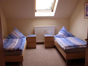 Un pat sau paturi într-o cameră la Apartment Jüngst