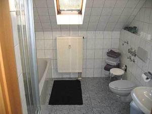 A bathroom at Apartment Jüngst