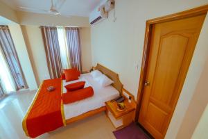 Postel nebo postele na pokoji v ubytování Pepper Residency