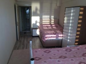 A bed or beds in a room at Gerze Apart Otel
