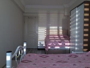 A bed or beds in a room at Gerze Apart Otel