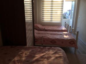 A bed or beds in a room at Gerze Apart Otel
