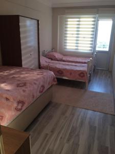 A bed or beds in a room at Gerze Apart Otel