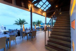 Samui Resotel Beach Resort - SHA extra plus 레스토랑 또는 맛집