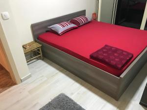 En eller flere senge i et værelse på Holiday Home Sunrise