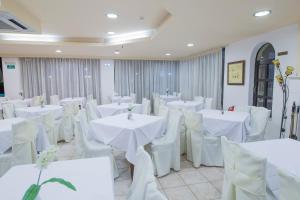 A restaurant or other place to eat at Creta Aquamarine Hotel