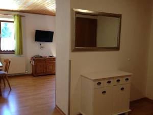 TV a/nebo společenská místnost v ubytování Hotel Zerres
