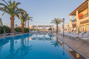 The swimming pool at or close to Creta Aquamarine Hotel
